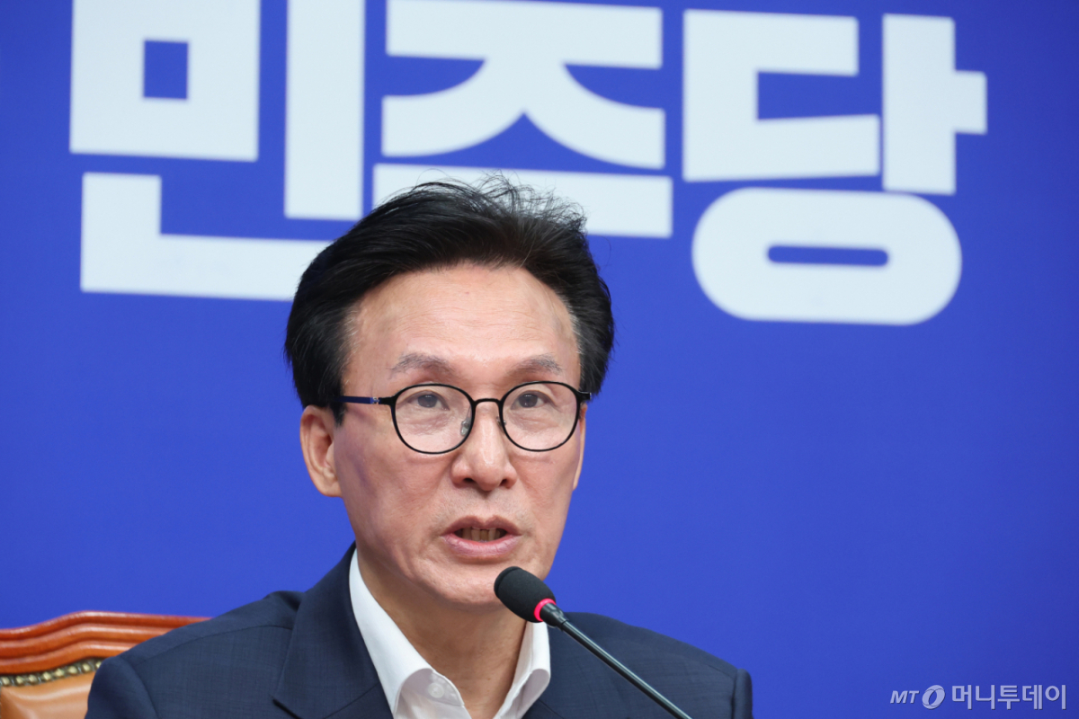 (서울=뉴스1) 신웅수 기자 = 김민석 더불어민주당 대표가 24일 서울 여의도 국회에서 열린 최고위원회의에서 발언하고 있다. 2026.8.24/뉴스1 Copyright © 뉴스1. All rights reserved. 무단 전재 및 재배포, AI학습 이용 금지. /사진=(서울=뉴스1) 신웅수 기자