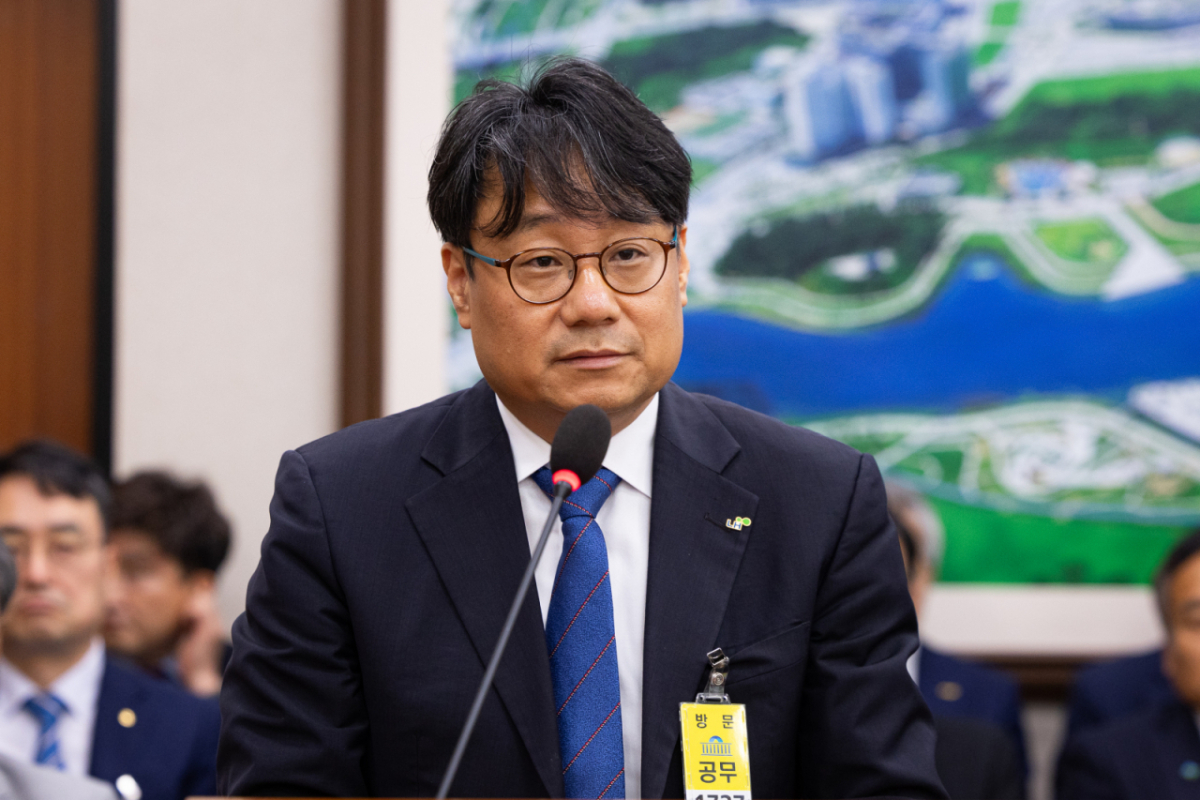 (서울=뉴스1) 유승관 기자 = 이성훈 한국토지주택공사(LH) 사장이 11일 서울 여의도 국회에서 열린 제438회 국회(임시회) 국토교통위원회 제1차 전체회의에 출석해 김은혜 국민의힘 의원의 자료요청 요구에 답변하고 있다. 2026.8.11/뉴스1 Copyright © 뉴스1. All rights reserved. 무단 전재 및 재배포, AI학습 이용 금지. /사진=(서울=뉴스1) 유승관 기자