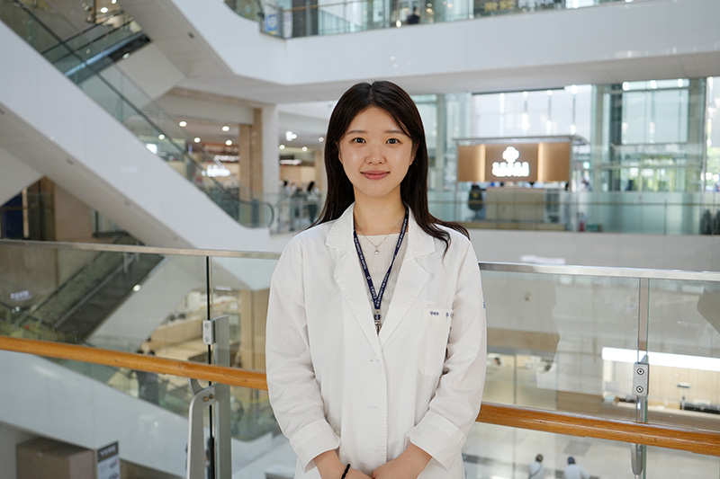 인제대학교 해운대백병원 소속 주설희 간호사가 가족 장례를 치르던 중 장례식장에서 쓰러진 남성의 목숨을 구했다. /사진=병원 제공