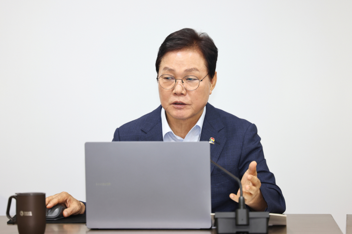 박완수 경남도지사가 24일 실국본부장회의를 열고 수해 응급복구 이번 주 마무리 등을 지시하고 있다./사진제공=경남도