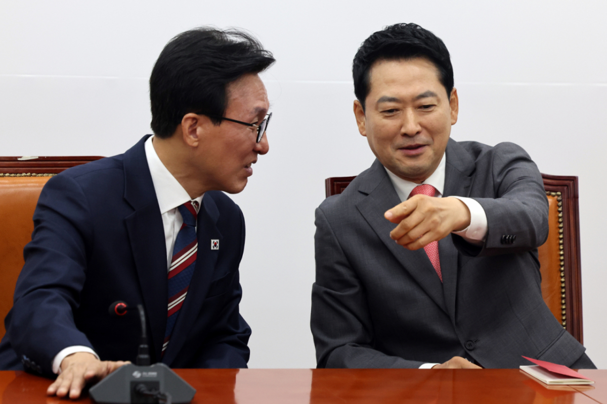 김민석 더불어민주당 대표가 24일 서울 여의도 국회에서 장동혁 국민의힘 대표를 예방, 대화를 나누고 있다. /사진=뉴스1