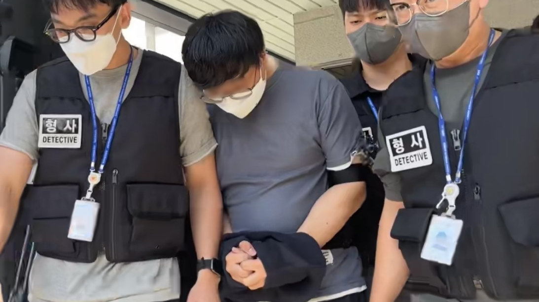 부 모 경장이 지난 24일 제주지방법원에서 체포적부심 심사를 받고 나오고 있다./사진=뉴스1
