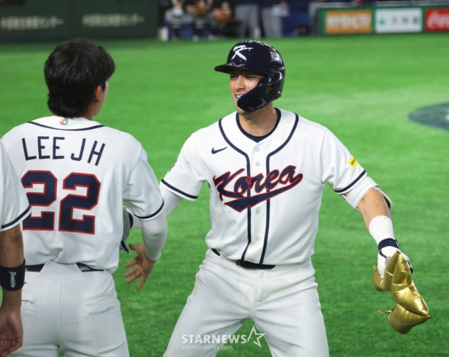 야구대표팀 6번타자 위트컴이 지난 3월 5일 도쿄돔에서 열린 2026WBC 도쿄POOL 개막 두번째경기 한국과 체코경기 3회말 1사후 좌월 솔로홈런을 터트린 후 홈인하고 있다. 2026.03.05. /사진=강영조 선임기자