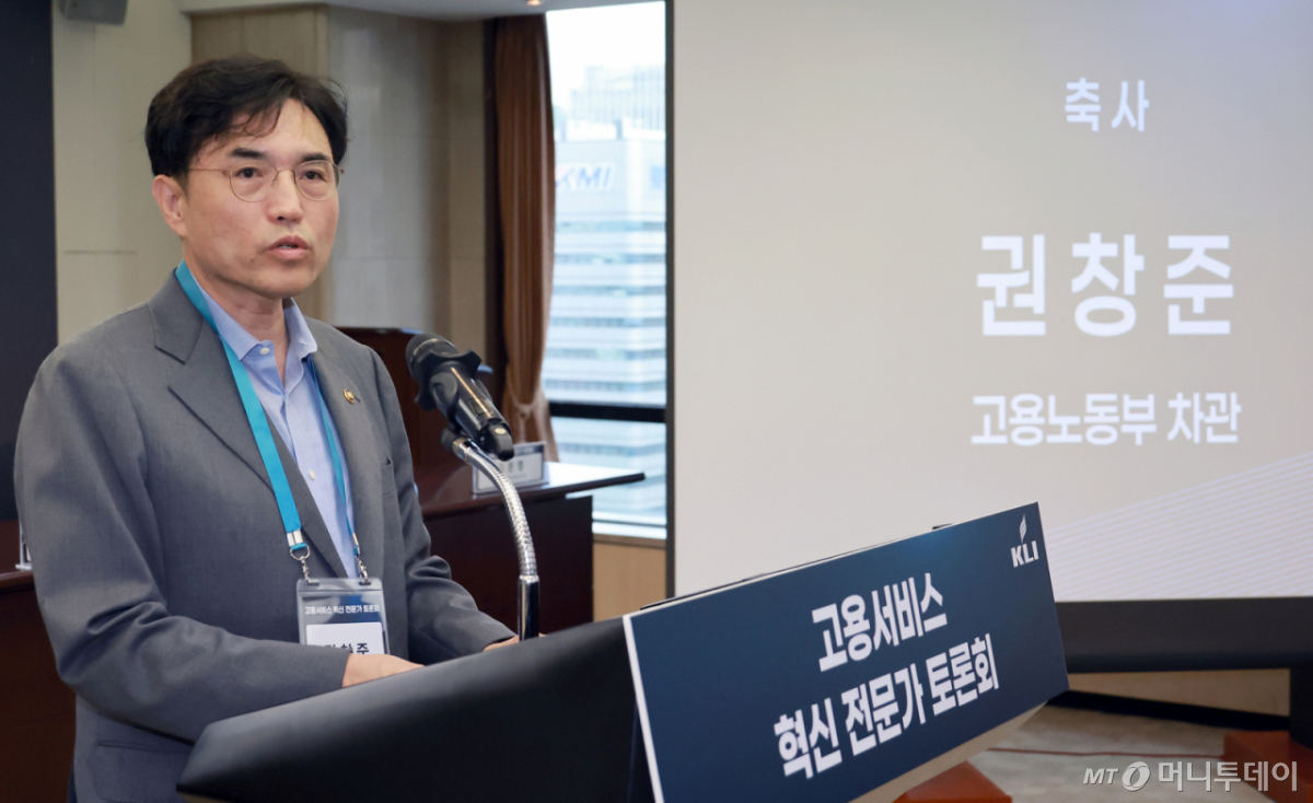 권창준 고용노동부 차관이 지난 7월29일 서울 중구 한국프레스센터에서 열린 '고용서비스 혁신 전문가 토론회'에서 축사하고 있다./사진=뉴시스