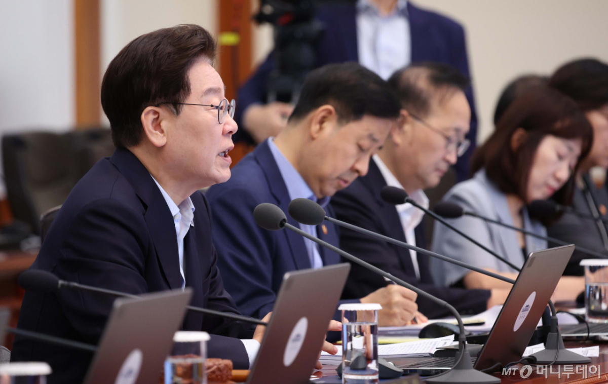 [서울=뉴시스] 김진아 기자 = 이재명 대통령이 25일 청와대에서 열린 제37회 국무회의에서 발언하고 있다. 2026.08.25. bluesoda@newsis.com /사진=김진아