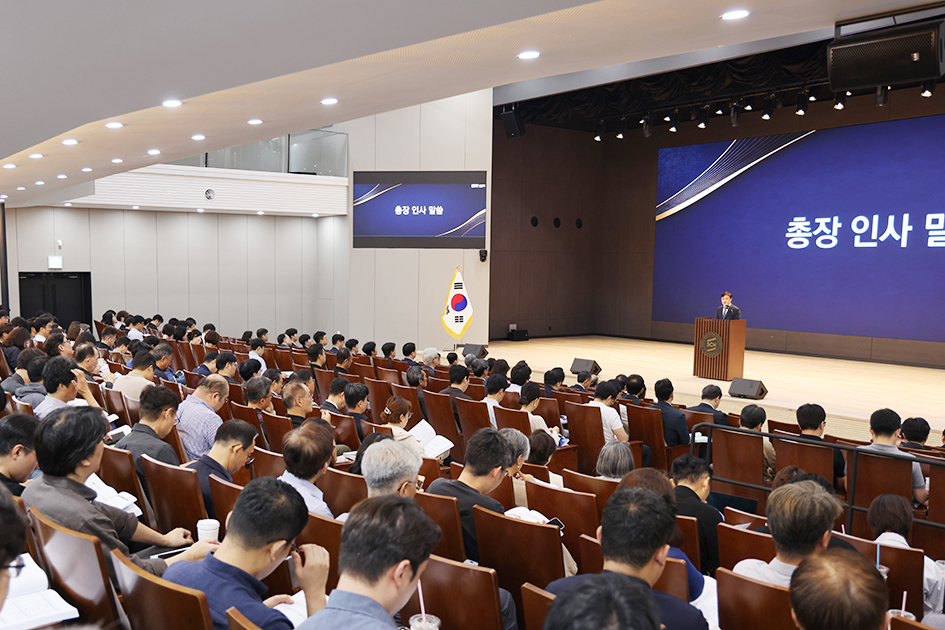 송병국 순천향대 총장이 '현곡대강당' 현판 제막식에서 인사말하고 있다./사진제공=순천향대