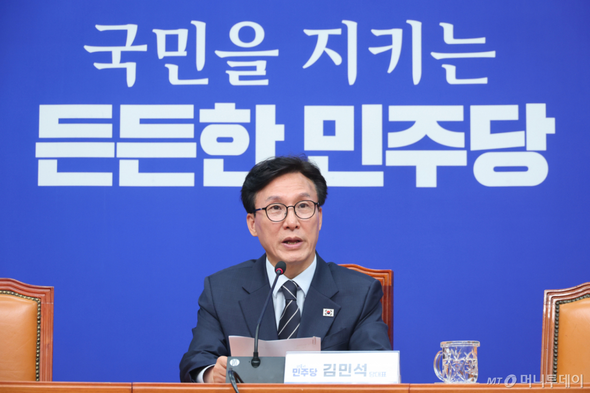 (서울=뉴스1) 신웅수 기자 = 김민석 더불어민주당 대표가 25일 서울 여의도 국회에서 민주당 혁신특별기구 '메가 텐' 인선 관련 브리핑을 하고 있다. 2026.8.25/뉴스1 Copyright © 뉴스1. All rights reserved. 무단 전재 및 재배포, AI학습 이용 금지. /사진=(서울=뉴스1) 신웅수 기자