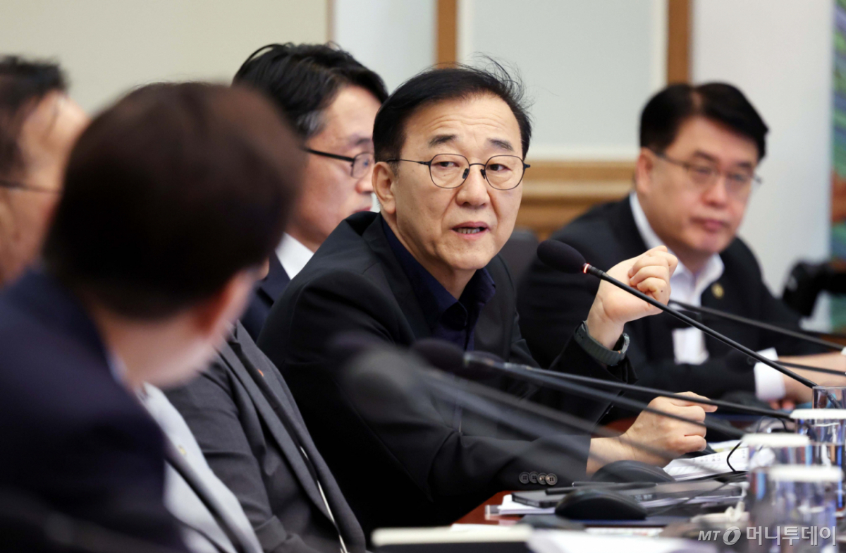 [서울=뉴시스] 김진아 기자 = 김윤덕 국토교통부 장관이 25일 청와대에서 열린 제37회 국무회의에서 발언하고 있다. 2026.08.25. bluesoda@newsis.com /사진=김진아