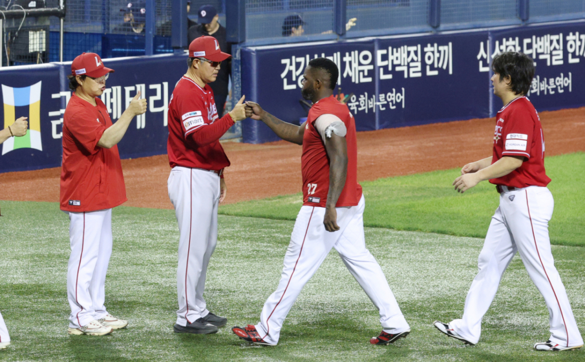 SSG 랜더스 기예르모 에레디아(왼쪽에서 3번째). /사진=김진경 대기자