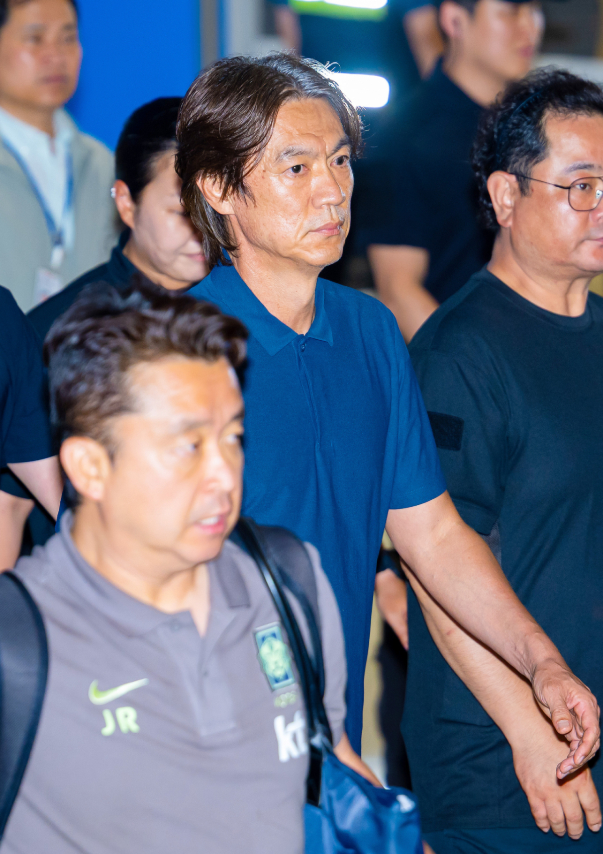 2026 FIFA 북중미월드컵 조별예선에서 탈락하며 불명예 퇴진한 축구대표팀 홍명보 전 감독이 인천공항 제2청사를 통해 귀국하고 있다. /사진=강영조 선임기자