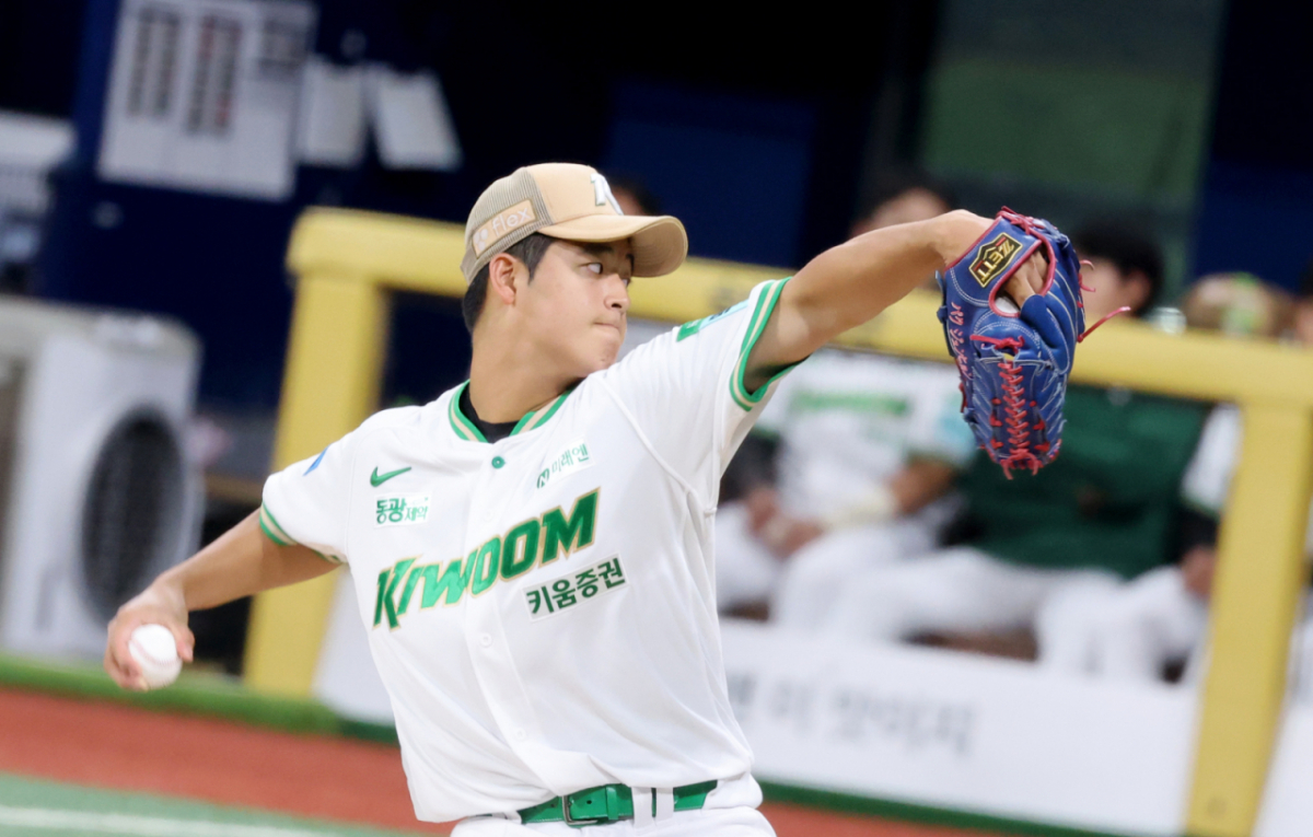 키움 우완투수 박준현이  11일 고척스카이돔에서 열리는 2026KBO리그 키움히어로즈와 NC다이노스 경기에서 선발로 나와 역투하고 있다.  다이노스는 라일리가 선발로 나섰다.  2026.06.11. /사진=강영조 cameratalks@