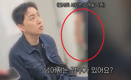 휠체어 이용 유튜버 박위가 KTX 하차 도중 발생한 낙상 사고 CCTV 영상을 유튜브에 공개했다가 계속 역풍을 맞고 있다. /사진=연예 뒤통령이진호 유튜브 영상 캡처