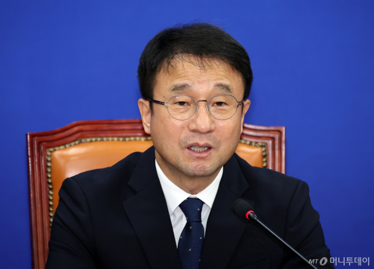한병도 더불어민주당 원내대표가 25일 여의도 국회에서 열린 원내대책회의에서 발언하고 있다. /사진=뉴시스
