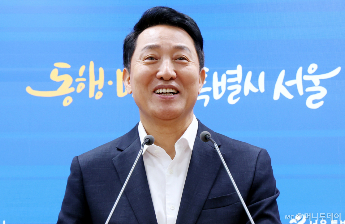 오세훈 서울시장이 26일 오전 서울 중구 서울시청 브리핑룸에서 김윤덕 국토부장관과의 주택공급 관련 2차 회동을 끝내고 브리핑을 하고 있다. /사진=박영태