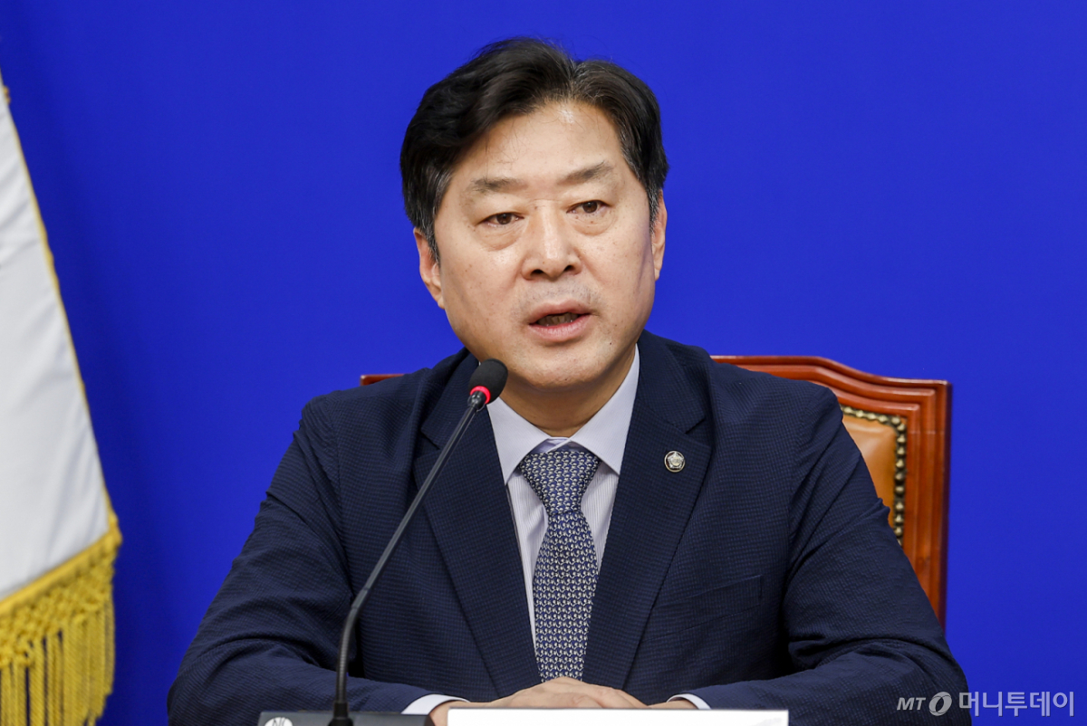 [서울=뉴시스] 정병혁 기자 = 황명선 대통합추진단 영입확장분과 공동위원장이 25일 서울 여의도 국회에서 열린 대통합 추진단 1차 회의에서 발언하고 있다. 2026.08.25. /사진=정병혁