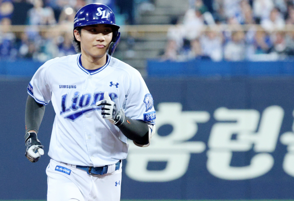 2026 신한 SOL KBO리그 삼성 라이온즈 대 SSG 랜더스 경기가 20일 대구 삼성라이온즈파크에서 열렸다.  삼성 이재현이 5회말 1사에서 좌월 1점 홈런을 날리고 홈인하고 있다. /사진=김진경 kim.jinkyung@