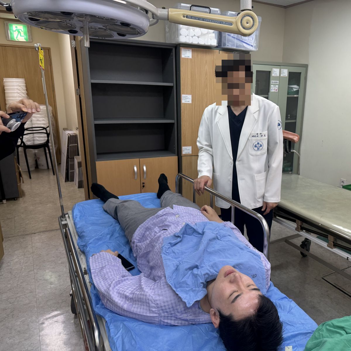 지난 4월27일 음료 투척 자작극 당시 병원에 이송된 정이한 전 개혁신당 부산시장 후보. /사진=뉴시스