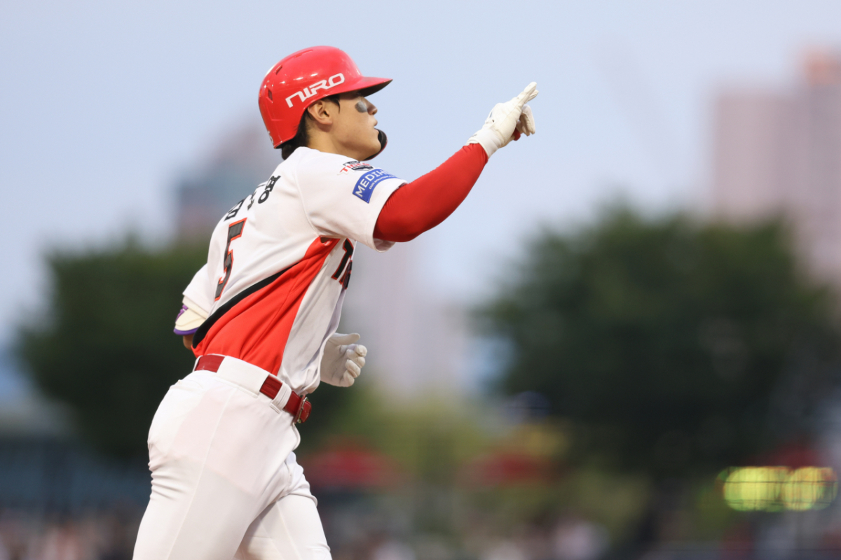 KIA 타이거즈 김도영이 26일 광주-KIA 챔피언스필드에서 펼쳐진 롯데 자이언츠와 2026 신한 SOL KBO 리그 정규시즌 홈 경기에서 3번 타자 겸 3루수로 선발 출장, 자신의 첫 타석에서 홈런포를 터트린 뒤 그라운드를 돌고 있다. /사진=KIA 타이거즈 제공
