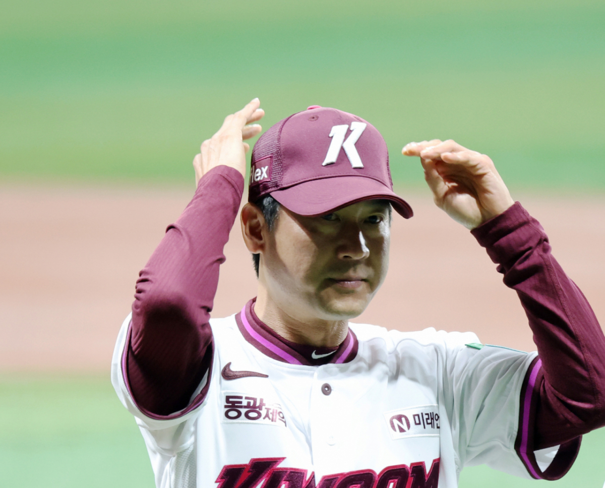 키움 설종진 감독이 4월 3일 고척스카이돔에서 열린 2026KBO리그 키움히어로즈와 LG트윈스 경기를 앞두고 고척개막식에 참석하고 있다. /사진=강영조 cameratalks@