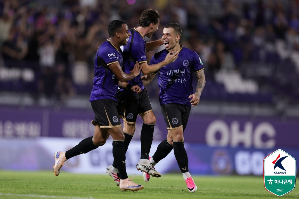 FC안양 마테우스가 26일 안양종합운동장에서 열린 인천 유나이티드전 득점 이후 기뻐하고 있다. /사진=한국프로축구연맹 제공