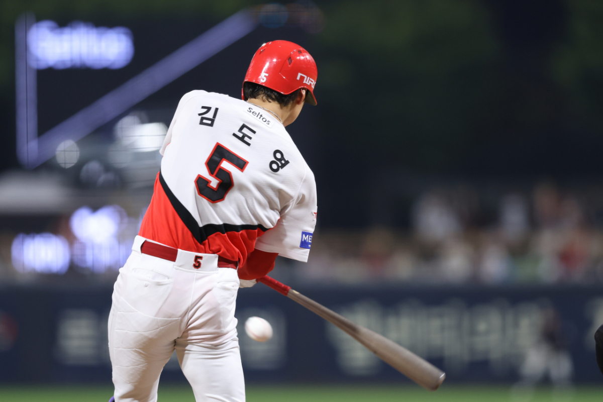 KIA 타이거즈 김도영이 26일 광주-KIA 챔피언스필드에서 펼쳐진 롯데 자이언츠와 2026 신한 SOL KBO 리그 정규시즌 홈 경기에서 3번 타자 겸 3루수로 선발 출장, 타격에 임하고 있다. /사진=KIA 타이거즈 제공