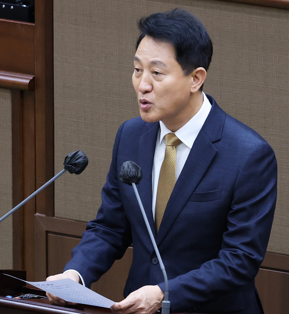 오세훈 서울시장이 지난달 21일 오후 서울 중구 서울시의회에서 열린 제338회 서울시의회 임시회 본회의에서 서울시 신임 간부 소개를 하고 있다. /사진=뉴스1