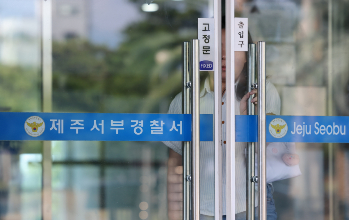여성 실종 신고를 허위종결한 혐의로 구속된 부 모 경장(34)의 침입 의혹이 있는 여자 화장실에서 부 경장의 DNA가 발견됐다./사진=뉴스1
