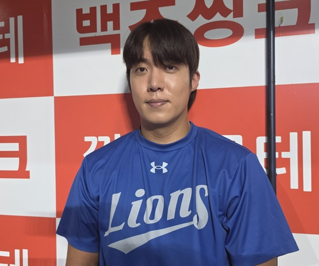 27일 키움 히어로즈전을 마치고 승리 투수가 된 원태인이 인터뷰를 하고 있다. /사진=박수진 기자