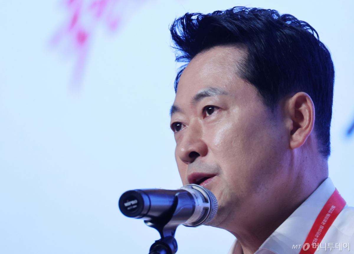 [고양=뉴시스] 최진석 기자 = 장동혁 국민의힘 대표가 27일 경기 고양시 소노캄 고양에서 열린 2026 국민의힘 국회의원 연찬회에서 인사말을 하고 있다. 2026.08.27. myjs@newsis.com /사진=최진석
