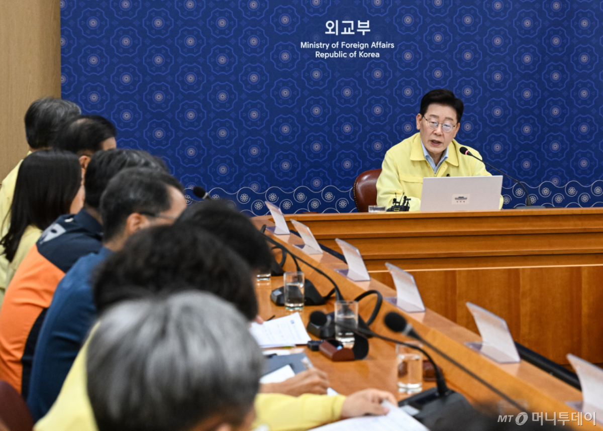 (서울=뉴스1) 이재명 기자 = 이재명 대통령이 27일 서울 종로구 외교부 청사에서 열린 네팔 홍수 대응 긴급회의에서 발언을 하고 있다. (청와대통신사진기자단) 2026.8.27/뉴스1 Copyright © 뉴스1. All rights reserved. 무단 전재 및 재배포, AI학습 이용 금지. /사진=(서울=뉴스1) 이재명 기자