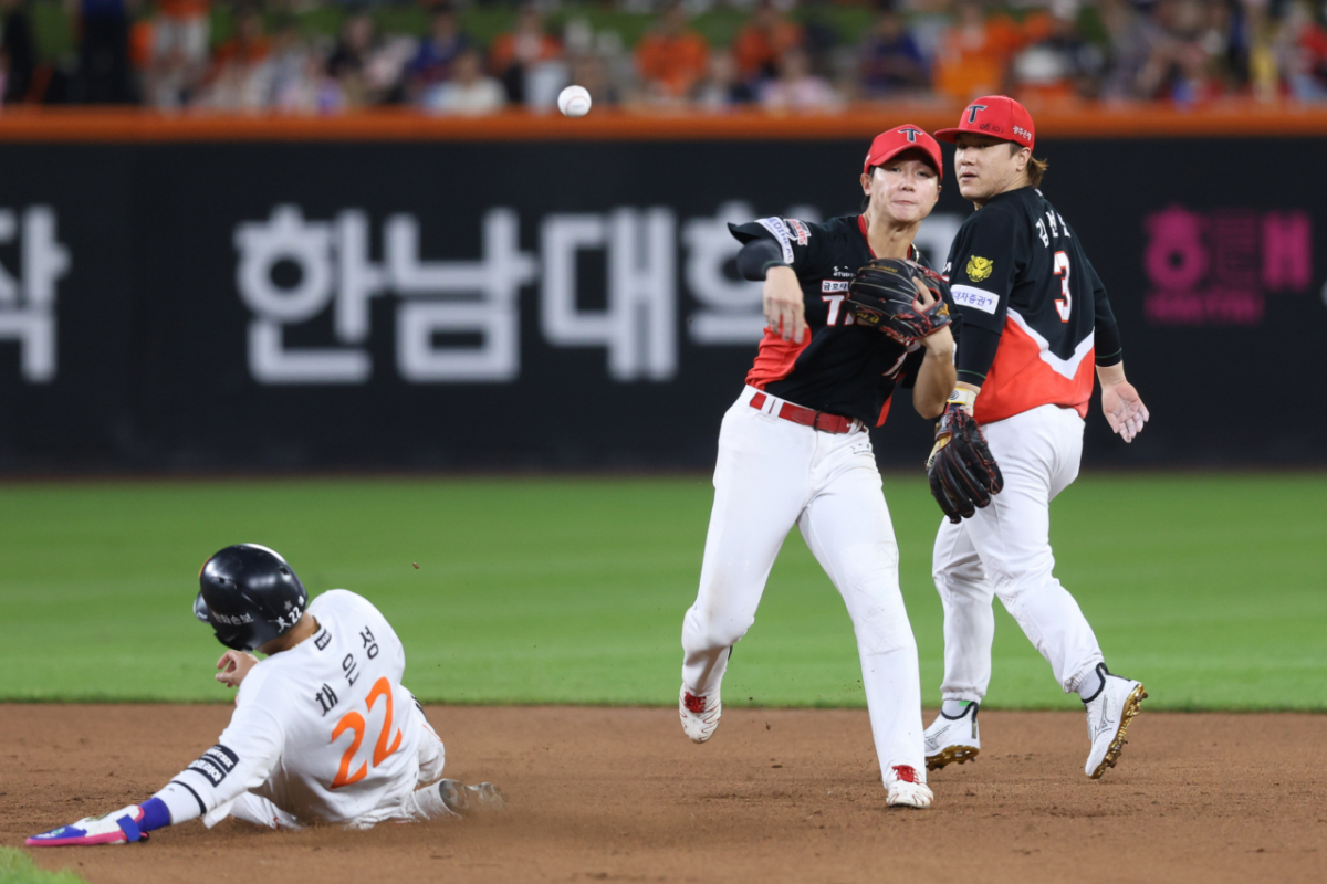 KIA 타이거즈 내야수 정현창(가운데). /사진=KIA 타이거즈 제공