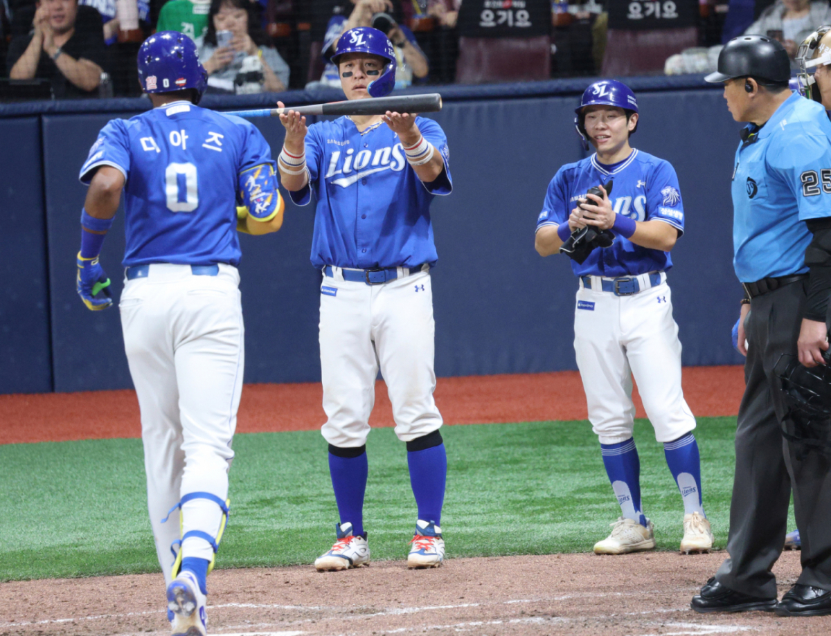 2026 신한 SOL KBO리그 키움 히어로즈 대 삼성 라이온즈 경기가 27일 서울 고척스카이돔에서 열렸다. 삼성 디아즈가 6회초 2사 만루에서 만루 홈런을 날리고 홈인하고 있다. /사진=김진경 kim.jinkyung@