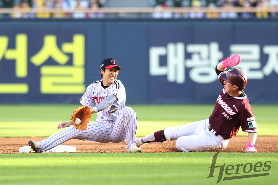 키움 서건창이 7월 29일 LG전에서 2루 도루에 성공하고 있다. 이후 키움은 한 달 동안 도루 성공이 없다. /사진=키움 히어로즈