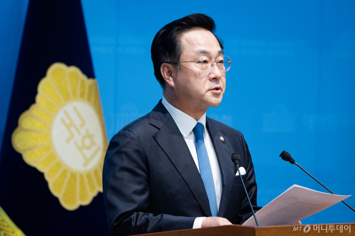 (서울=뉴스1) 유승관 기자 = 박성준 더불어민주당 수석대변인이 28일 서울 여의도 국회 소통관에서 청와대의 대법관 재제청 요청 관련 브리핑을 하고 있다. 2026.8.28/뉴스1 Copyright © 뉴스1. All rights reserved. 무단 전재 및 재배포, AI학습 이용 금지. /사진=(서울=뉴스1) 유승관 기자