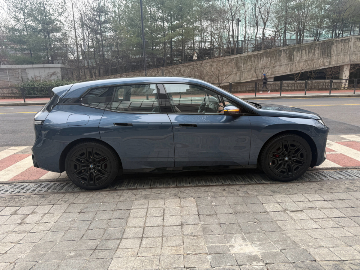 BMW iX xDrive60 M 스포츠 프로. /사진=강주헌 기자