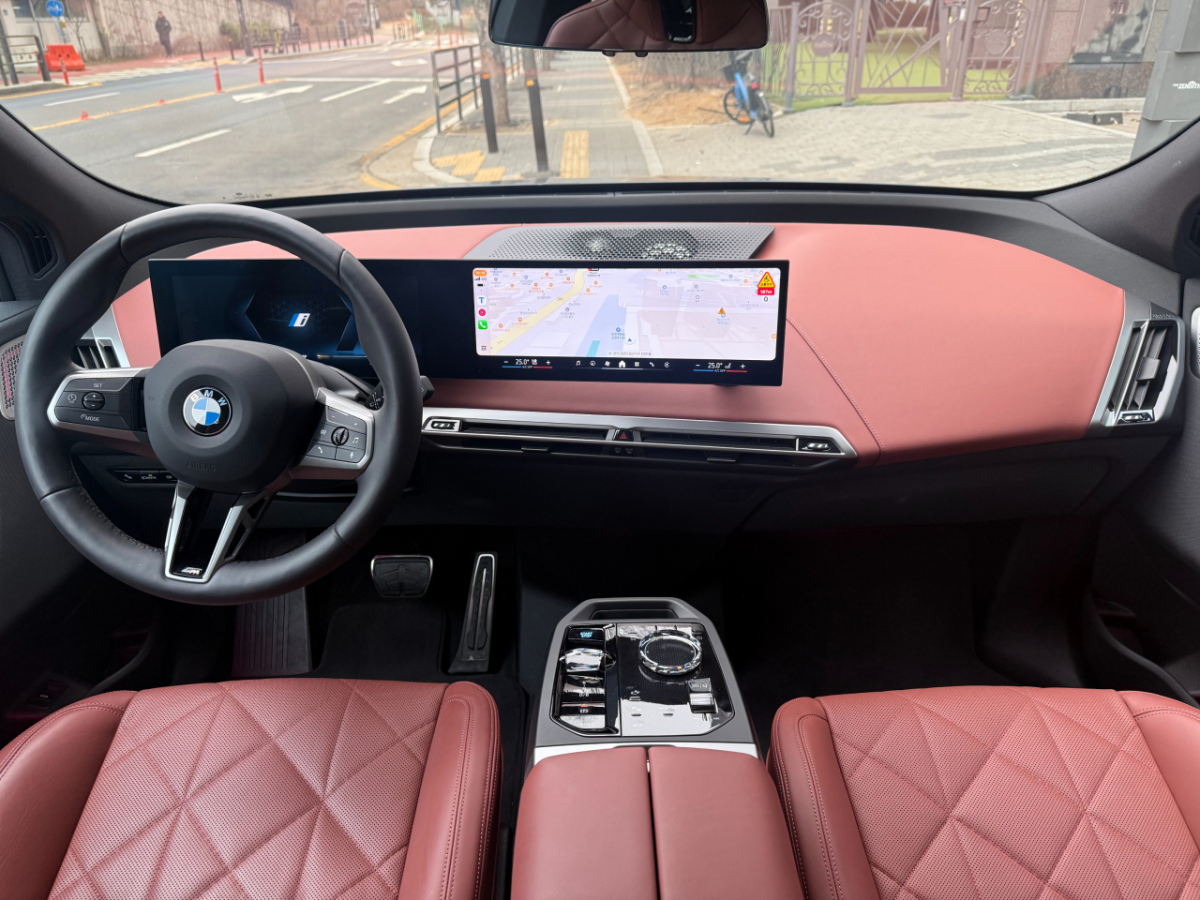 BMW iX xDrive60 M 스포츠 프로. /사진=강주헌 기자