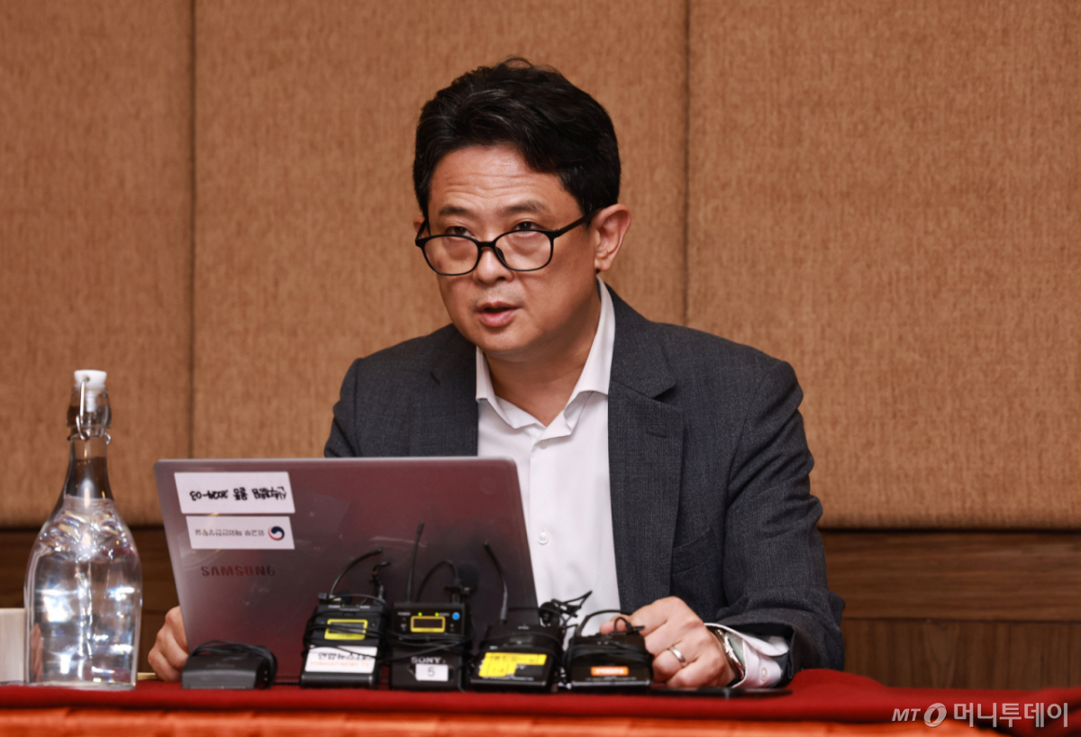 (카트만두=뉴스1) 구윤성 기자 = 임상우 네팔 대홍수 정부합동 신속대응팀 단장이 28일 네팔 카트만두 주네팔 대사관 인근의 한 호텔에서 언론 브리핑을 하고 있다. 2026.8.29/뉴스1 Copyright © 뉴스1. All rights reserved. 무단 전재 및 재배포, AI학습 이용 금지.