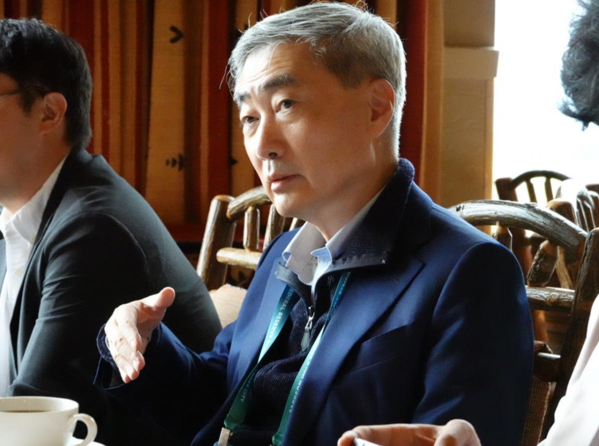 Bank of Korea Governor Shin Hyun-song holds a meeting with special correspondents from domestic media outlets on the 28th (local time) during the '2026 Jackson Hole Economic Policy Symposium' in Wyoming, USA. /Photo provided by Bank of Korea