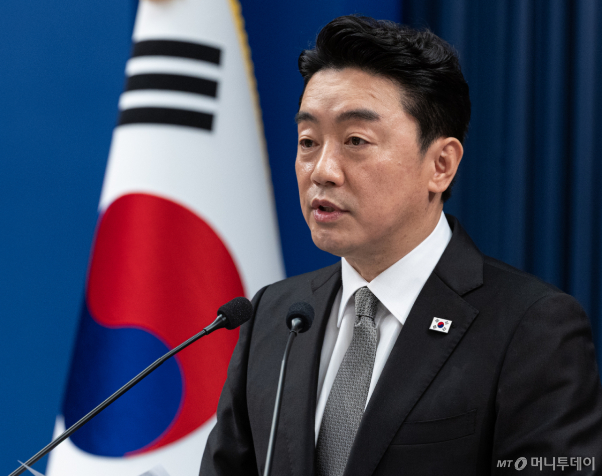 (서울=뉴스1) 이재명 기자 = 강훈식 비서실장이 30일 청와대에서 인사 관련 브리핑을 하고 있다. 2026.8.30/뉴스1 Copyright © 뉴스1. All rights reserved. 무단 전재 및 재배포, AI학습 이용 금지. /사진=(서울=뉴스1) 이재명 기자