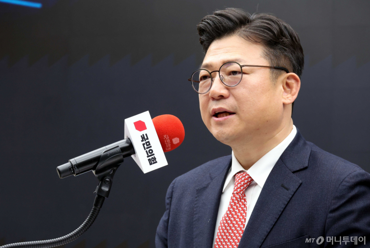 [서울=뉴시스] 조성봉 기자= 국민의힘 '광역의원 비례 청년 오디션' 본선 심사위원장인 강명구 의원이 26일 오후 서울 여의도 중앙당사에서 열린 광역의원 청년 공개오디션 본선에서 인사말을 하고 있다. 2026.03.26. suncho21@newsis.com /사진=조성봉