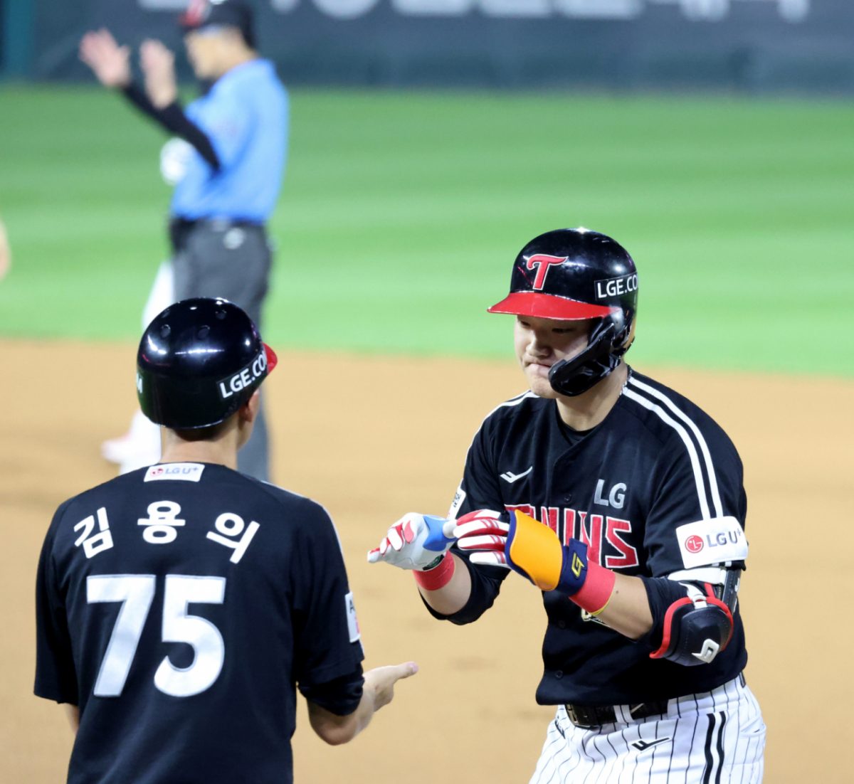 LG 문정빈(오른쪽). /사진=강영조 선임기자