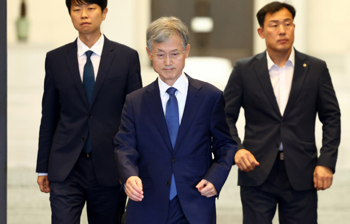 조희대 대법원장이 지난 28일 서울 서초구 대법원에서 퇴근하고 있다. /사진=뉴시스