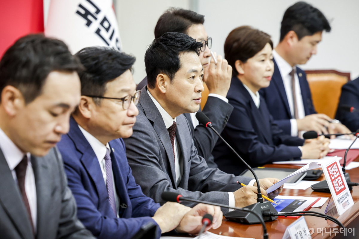 [서울=뉴시스] 정병혁 기자 = 장동혁 국민의힘 대표가 31일 서울 여의도 국회에서 열린 최고위원회의에서 발언하고 있다. 2026.08.31. jhope@newsis.com /사진=정병혁