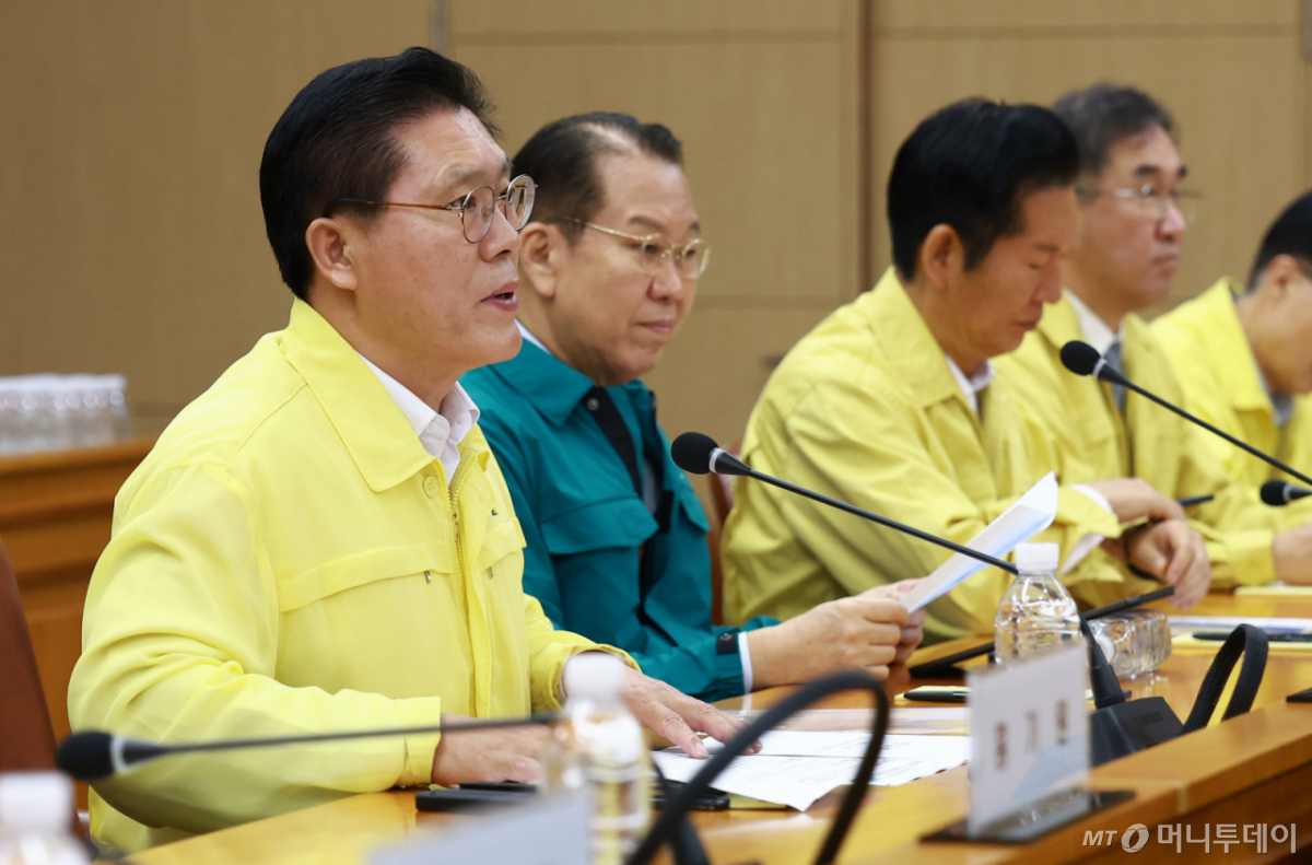 (서울=뉴스1) 이종덕 기자 = 송석준 국회 외교통일위원장이 31일 서울 종로구 외교부 청사에서 열린 국회 외교통일위원회 대상 네팔 대홍수 관련 브리핑에서 모두발언하고 있다.(공동취재)  2026.8.31/뉴스1  Copyright © 뉴스1. All rights reserved. 무단 전재 및 재배포,  AI학습 이용 금지. 