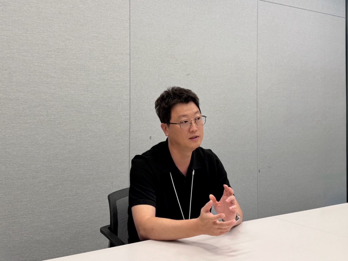 지난달 27일 대전 SK온 미래기술원에서 고정운 SK온 시스템개발실장(부사장)이 질문에 답하고 있는 모습./사진제공=SK온