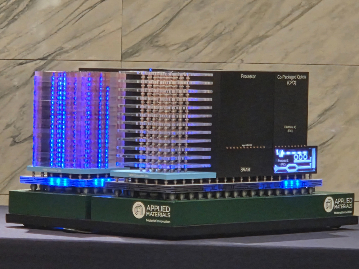 Global semiconductor equipment company Applied Materials held a 'DRAM and Advanced Packaging Media Briefing for the AI Era' on the 31st at Oakwood Premier Coex Center in Seoul Gangnam-gu. The photo shows a model related to HBM (High Bandwidth Memory) advanced packaging./Photo=Reporter Kim Ah-young
