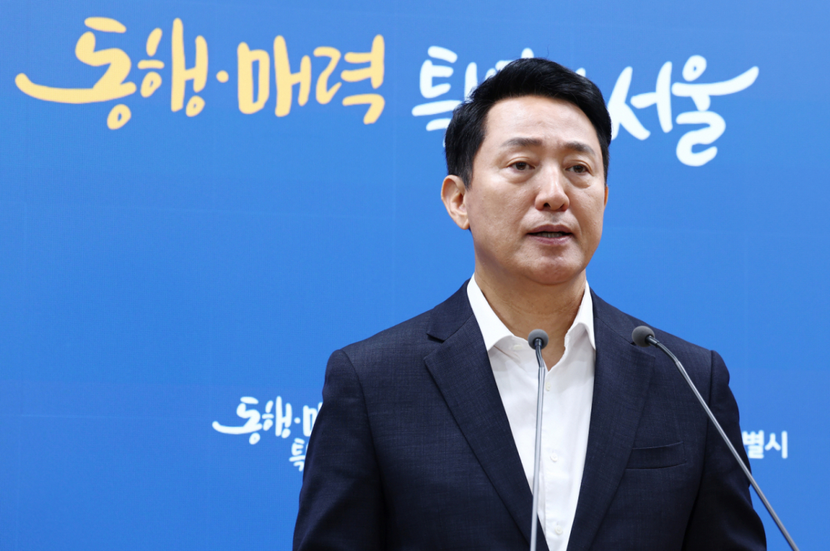 오세훈 서울시장이 26일 오전 서울 중구 서울시청에서 김윤덕 국토교통부 장관과의 주택 공급 방안 면담 결과를 브리핑하고 있다. /사진=뉴스1