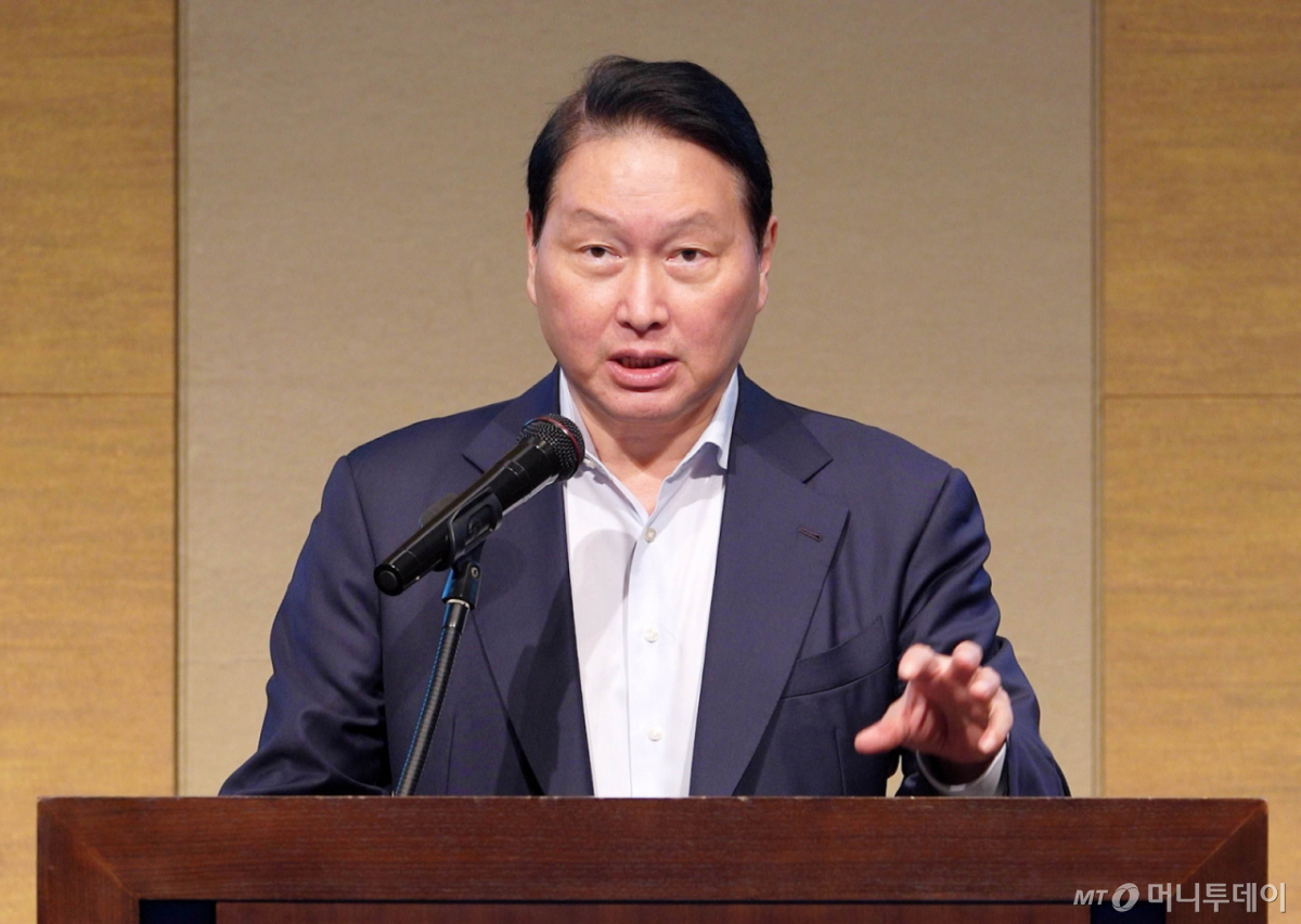 (서울=뉴스1) = 최태원 대한상공회의소 회장이 31일 일본 센다이 웨스틴호텔에서 ‘지역에서 열어가는 한일의 미래'를 주제로 열린 ‘제15회 한일상공회의소 회장단 회의’에서 개회사를 하고 있다. (대한상의 제공. 재판매 및 DB금지) 2026.8.31/뉴스1 Copyright © 뉴스1. All rights reserved. 무단 전재 및 재배포, AI학습 이용 금지. /사진=(서울=뉴스1)