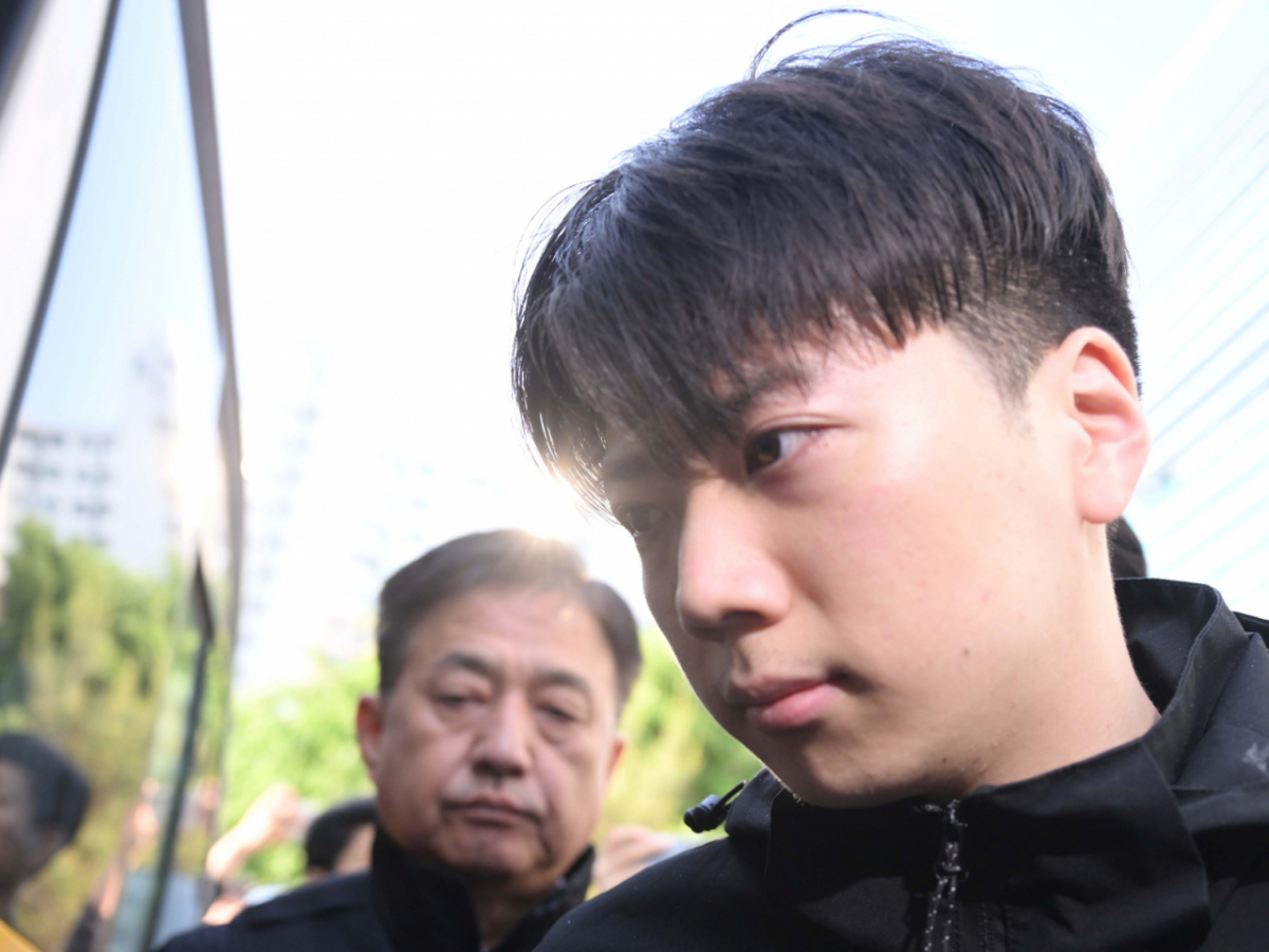 살인 혐의 등을 받는 장윤기(23)씨가 지난 5월14일 오전 광주 서구 서부경찰서에서 검찰로 송치되고 있다/사진=뉴시스