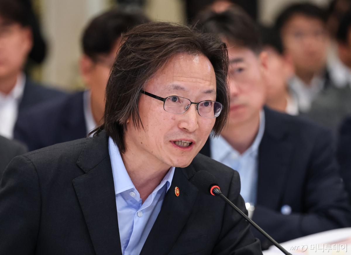 주병기 공정거래위원회 위원장이 4일 청와대 영빈관에서 열린 고용노동부, 중소벤처기업부, 공정거래위원회 2차 업무보고에서 발언을 하고 있다. (청와대통신사진기자단)
